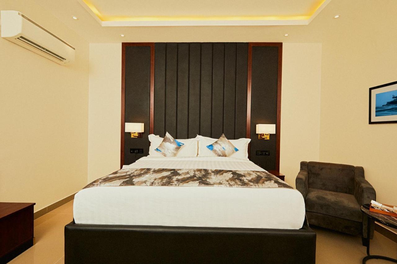 The Yacht Hotel Sea Front Lekki Phase 1 Лагос Екстериор снимка